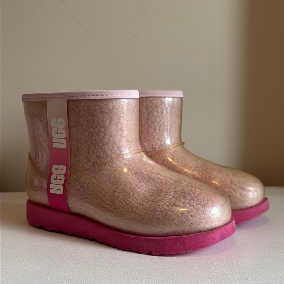 UGG Kid’s Classic Clear Mini II Gradient Pink Size 4 - Picture 2 of 8